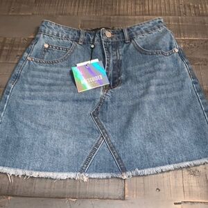 Misguided‎ Petite Clean Fray Hem Denim Mini Skirt Size 0 NWT